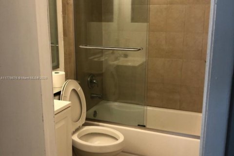 Villa ou maison à louer à Miami Gardens, Floride: 2 chambres, 89.19 m2 № 1714250 - photo 5