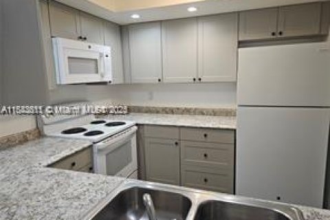 Copropriété à vendre à Deerfield Beach, Floride: 2 chambres, 120.77 m2 № 1838763 - photo 11