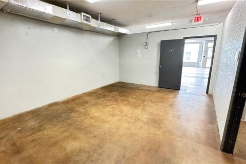 Propiedad comercial en alquiler en Groveland, Florida, 297.1 m2 № 1873106 - foto 6