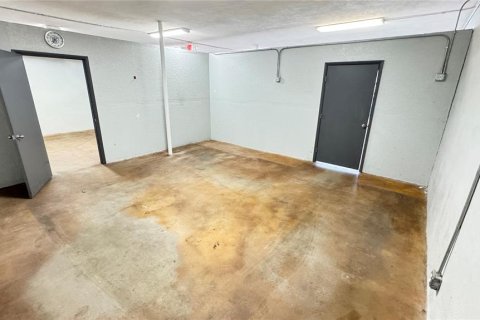 Propiedad comercial en alquiler en Groveland, Florida, 297.1 m2 № 1873106 - foto 8