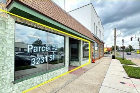 Propiedad comercial en alquiler en Groveland, Florida, 297.1 m2 № 1873106 - foto 1