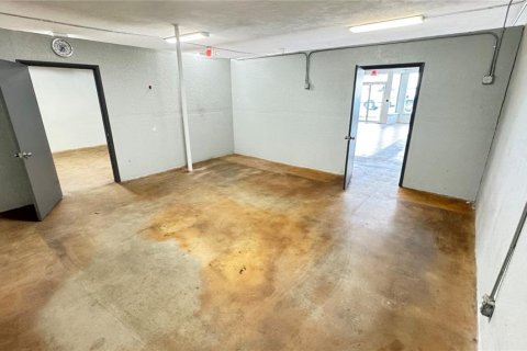 Propiedad comercial en alquiler en Groveland, Florida, 297.1 m2 № 1873106 - foto 7