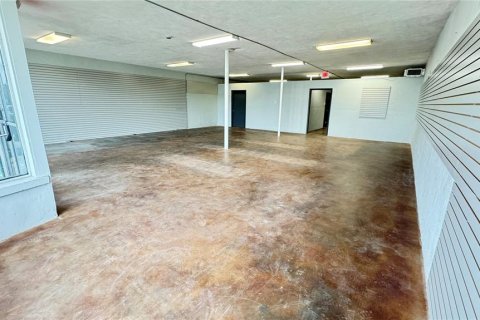 Propiedad comercial en alquiler en Groveland, Florida, 297.1 m2 № 1873106 - foto 3