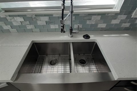 Villa ou maison à louer à Key Largo, Floride: 3 chambres, 137.31 m2 № 1942499 - photo 10