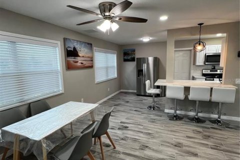 House in Port Charlotte, Florida 2 bedrooms, 103.68 sq.m. № 2106204 - photo 9