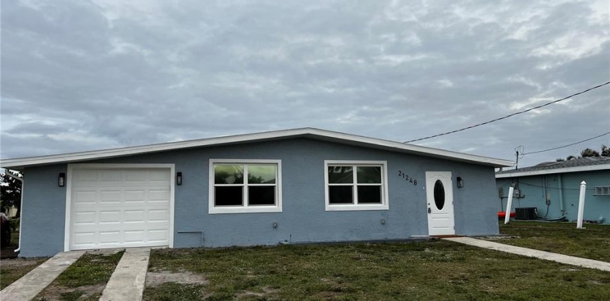 House in Port Charlotte, Florida 2 bedrooms, 103.68 sq.m. № 2106204