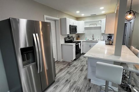 House in Port Charlotte, Florida 2 bedrooms, 103.68 sq.m. № 2106204 - photo 10