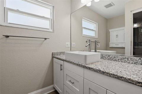 House in Bradenton, Florida 3 bedrooms, 214.7 sq.m. № 2214578 - photo 22