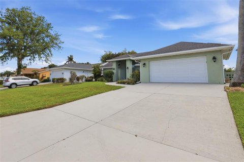 House in Bradenton, Florida 3 bedrooms, 214.7 sq.m. № 2214578 - photo 3