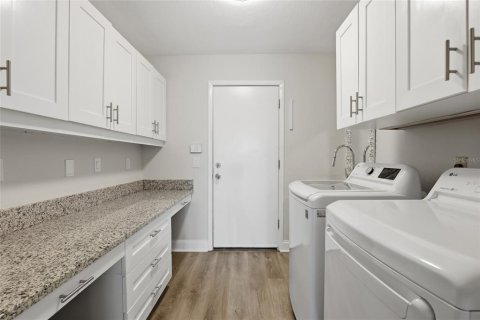 House in Bradenton, Florida 3 bedrooms, 214.7 sq.m. № 2214578 - photo 23