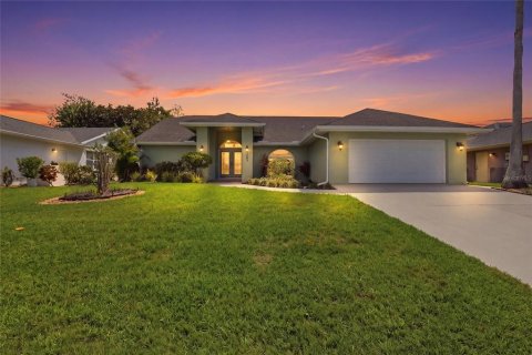 House in Bradenton, Florida 3 bedrooms, 214.7 sq.m. № 2214578 - photo 2