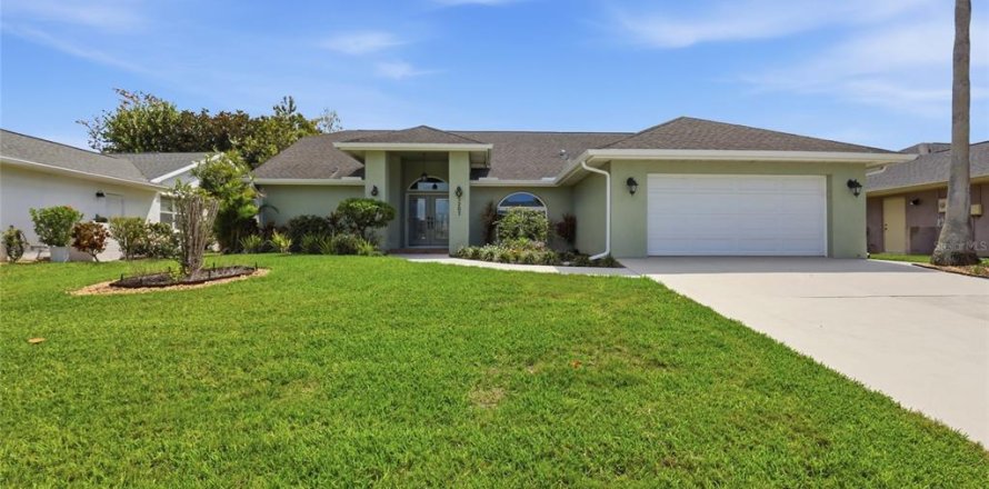 House in Bradenton, Florida 3 bedrooms, 214.7 sq.m. № 2214578