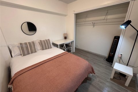 Casa en venta en Miami, Florida, 10 dormitorios, 312.15 m2 № 1993416 - foto 7