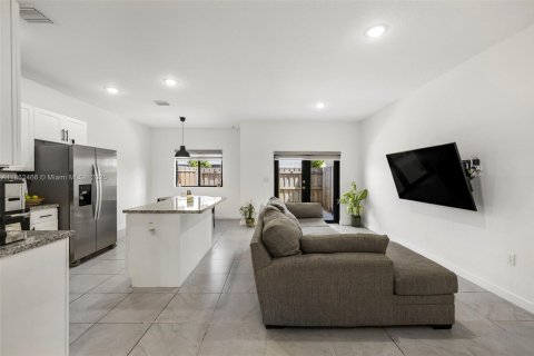 Townhouse in Homestead, Florida 4 bedrooms, 156.08 sq.m. № 1890076 - photo 5