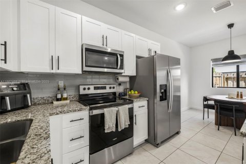 Townhouse in Homestead, Florida 4 bedrooms, 156.08 sq.m. № 1890076 - photo 10