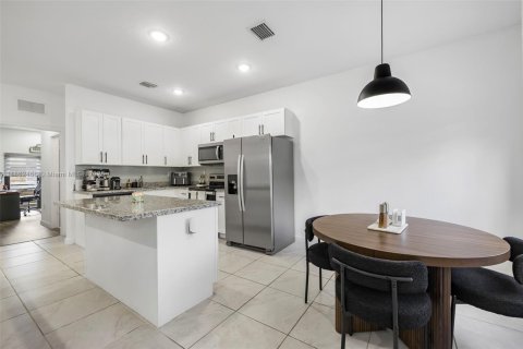 Townhouse in Homestead, Florida 4 bedrooms, 156.08 sq.m. № 1890076 - photo 15