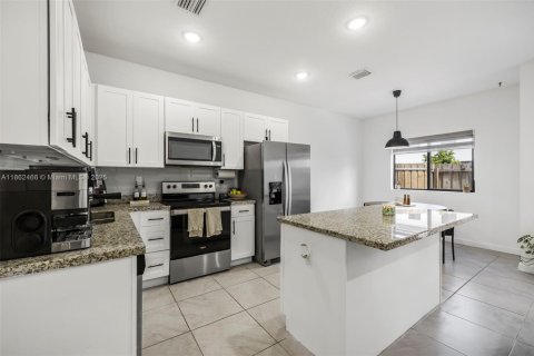 Townhouse in Homestead, Florida 4 bedrooms, 156.08 sq.m. № 1890076 - photo 8