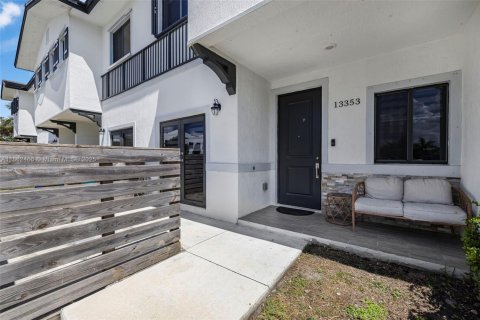 Townhouse in Homestead, Florida 4 bedrooms, 156.08 sq.m. № 1890076 - photo 4