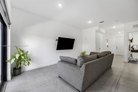 Townhouse in Homestead, Florida 4 bedrooms, 156.08 sq.m. № 1890076 - photo 18