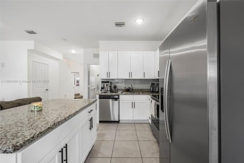 Townhouse in Homestead, Florida 4 bedrooms, 156.08 sq.m. № 1890076 - photo 12