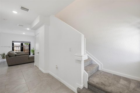 Townhouse in Homestead, Florida 4 bedrooms, 156.08 sq.m. № 1890076 - photo 25
