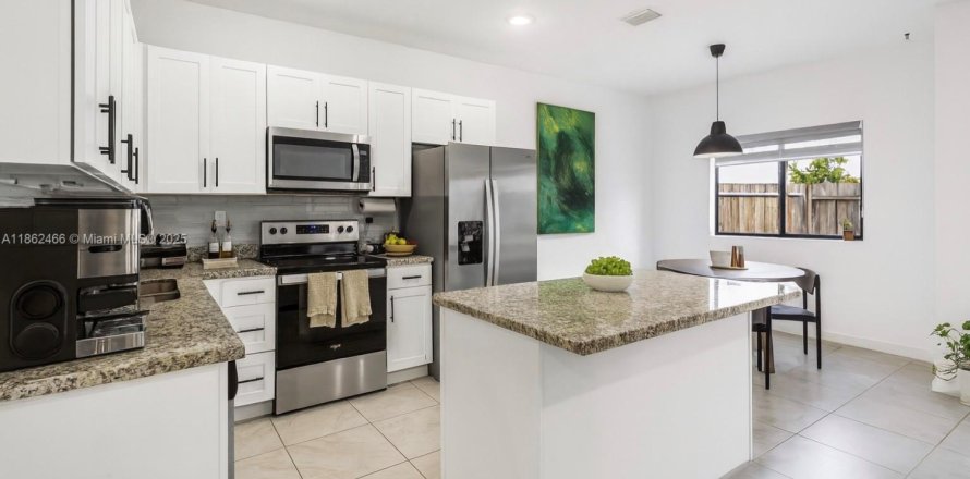 Townhouse in Homestead, Florida 4 bedrooms, 156.08 sq.m. № 1890076