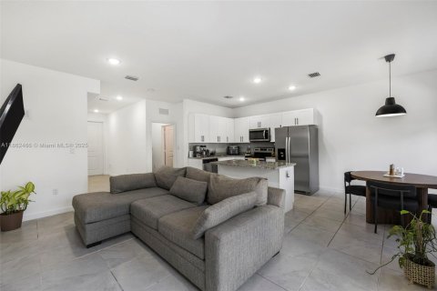 Townhouse in Homestead, Florida 4 bedrooms, 156.08 sq.m. № 1890076 - photo 7