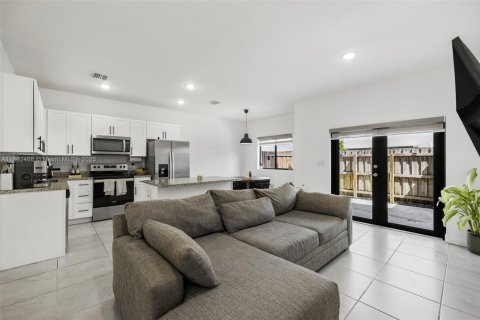 Townhouse in Homestead, Florida 4 bedrooms, 156.08 sq.m. № 1890076 - photo 6