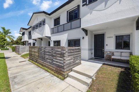 Townhouse in Homestead, Florida 4 bedrooms, 156.08 sq.m. № 1890076 - photo 2