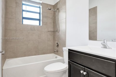 Adosado en venta en Fort Lauderdale, Florida, 3 dormitorios, 127.93 m2 № 2058067 - foto 15