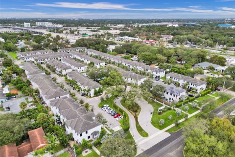 Adosado en venta en Fort Lauderdale, Florida, 3 dormitorios, 127.93 m2 № 2058067 - foto 18
