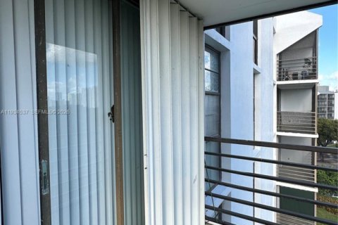 Condo in Aventura, Florida, 2 bedrooms  № 1995188 - photo 7