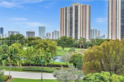Condo in Aventura, Florida, 2 bedrooms  № 1995188 - photo 3
