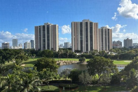 Condo in Aventura, Florida, 2 bedrooms  № 1995188 - photo 4