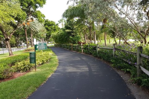 Condo in Aventura, Florida, 2 bedrooms  № 1995188 - photo 11