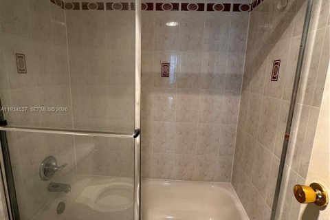 Condo in Aventura, Florida, 2 bedrooms  № 1995188 - photo 13