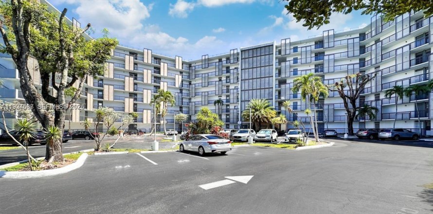 Condo in Aventura, Florida, 2 bedrooms  № 1995188