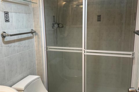 Condo in Aventura, Florida, 2 bedrooms  № 1995188 - photo 10