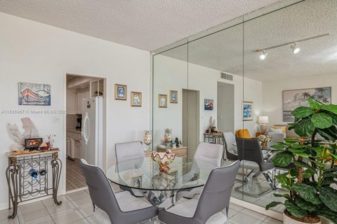 Снять в аренду кондоминиум в Майами-Бич, Флорида 64.47м2, № 1832290 - фото 4