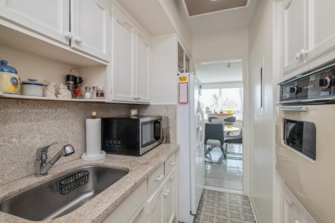 Снять в аренду кондоминиум в Майами-Бич, Флорида 64.47м2, № 1832290 - фото 8