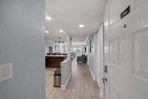 Condominio en venta en Clearwater, Florida, 1 dormitorio, 80.73 m2 № 1778078 - foto 8
