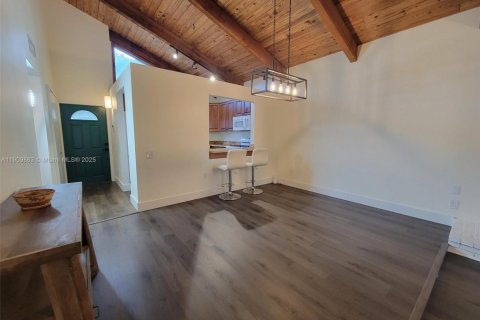 Adosado en venta en Miami, Florida, 2 dormitorios, 100.33 m2 № 1965608 - foto 29