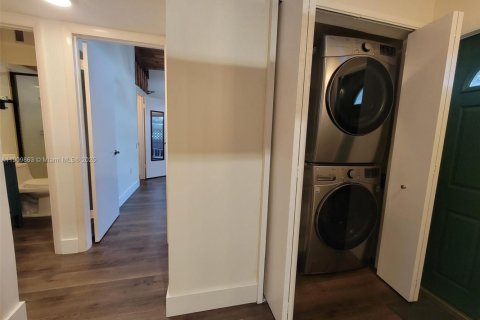 Adosado en venta en Miami, Florida, 2 dormitorios, 100.33 m2 № 1965608 - foto 8