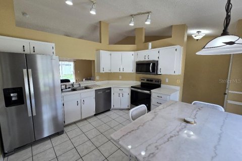 Villa ou maison à louer à Winter Haven, Floride: 3 chambres, 115.76 m2 № 2377789 - photo 3
