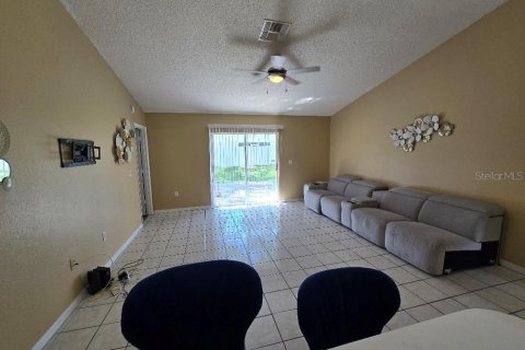 Villa ou maison à louer à Winter Haven, Floride: 3 chambres, 115.76 m2 № 2377789 - photo 4