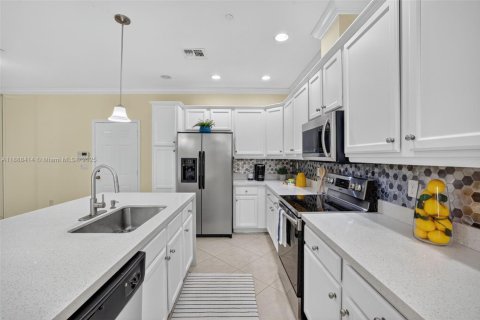 Townhouse in Cooper City, Florida 3 bedrooms, 123.93 sq.m. № 1942320 - photo 12