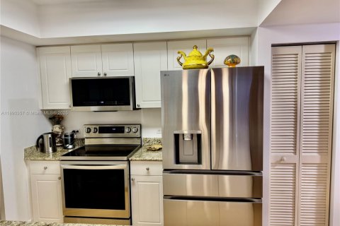 Снять в аренду кондоминиум в Авентура, Флорида 2 спальни, 109.16м2, № 1946911 - фото 5