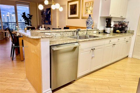 Снять в аренду кондоминиум в Авентура, Флорида 2 спальни, 109.16м2, № 1946911 - фото 6