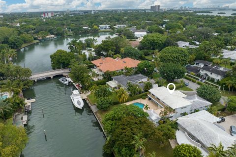 Villa ou maison à vendre à Miami, Floride: 4 chambres, 390.75 m2 № 1977129 - photo 3