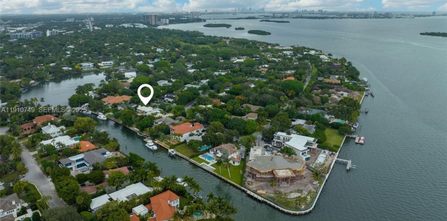 Villa ou maison à Miami, Floride 4 chambres, 390.75 m2 № 1977129